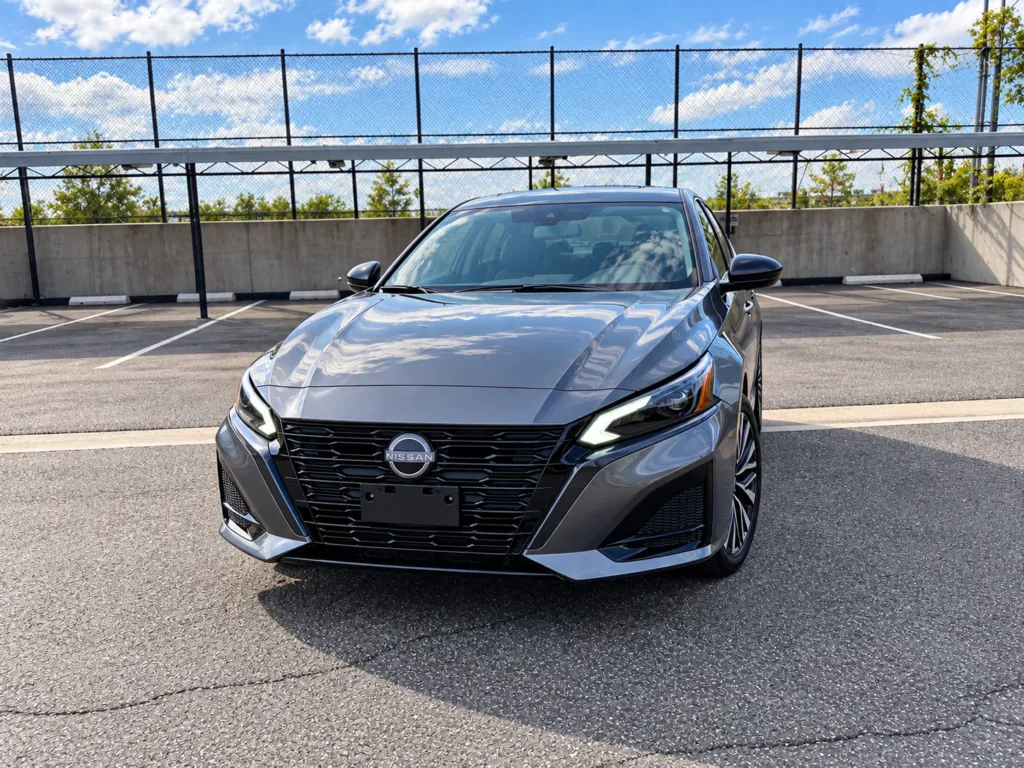 2026 Nissan Altima 2.5 SV Sedan 4D Front View