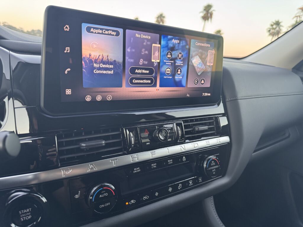 2026 Nissan Pathfinder SL - Photo 14